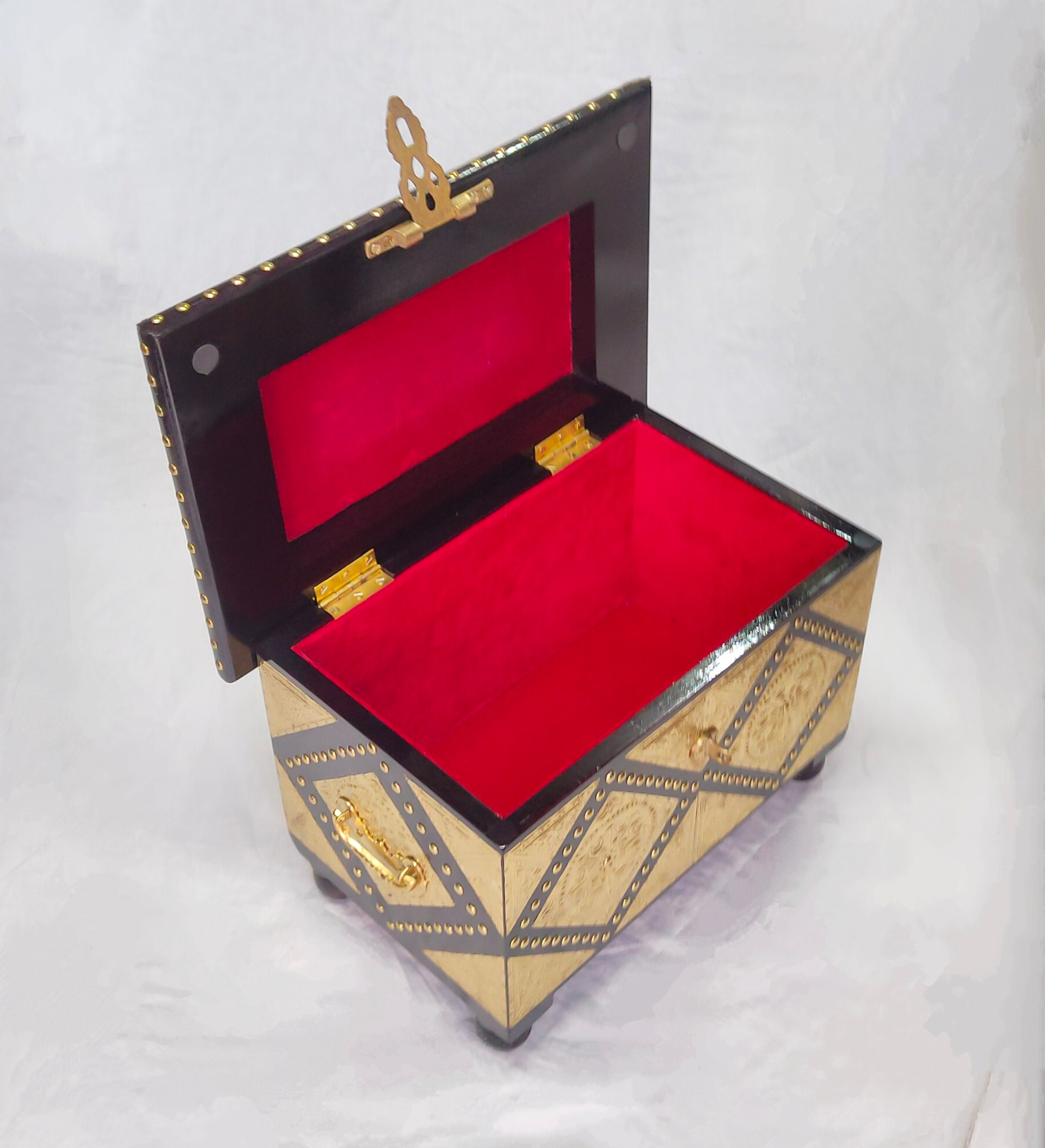 natural and artistic